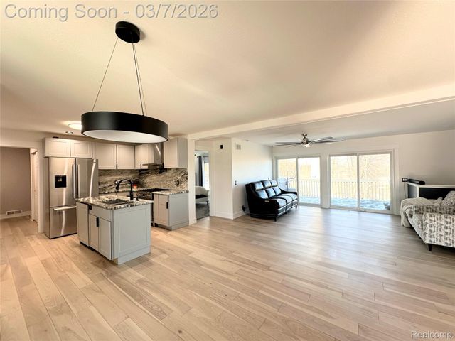 1509 Oregon Court, Waterford Charter Township, MI 48327