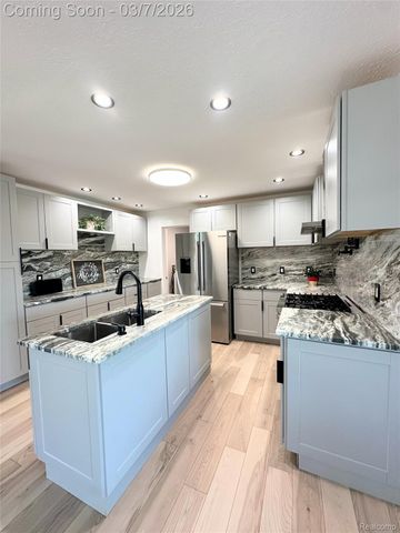 1509 Oregon Court, Waterford Charter Township, MI 48327