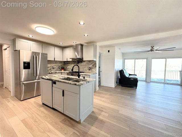 1509 Oregon Court, Waterford Charter Township, MI 48327