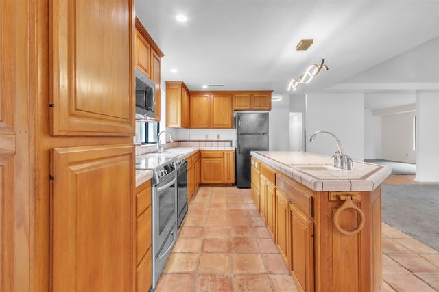 3665 Illinois Avenue, Corning, CA 96021