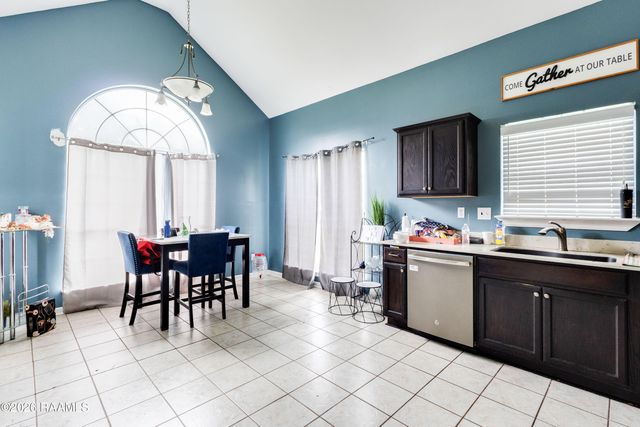 230 Caledonia Drive, Lafayette, LA 70508