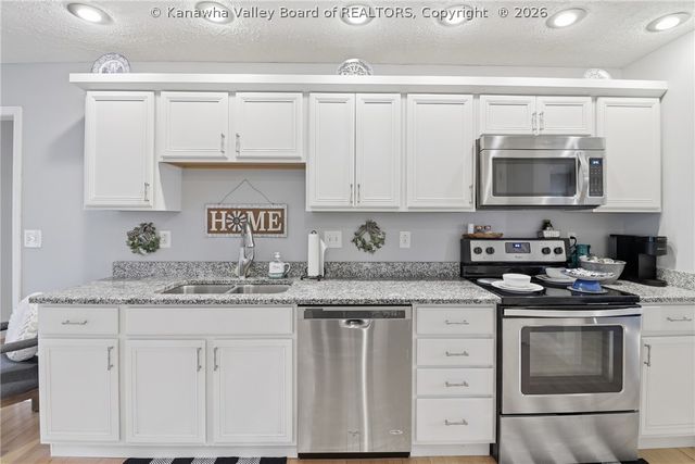 65 Scottsdale Lane, Scott Depot, WV 25560