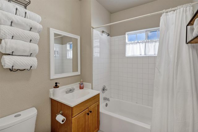 201 S Jones Street, Granbury, TX 76048