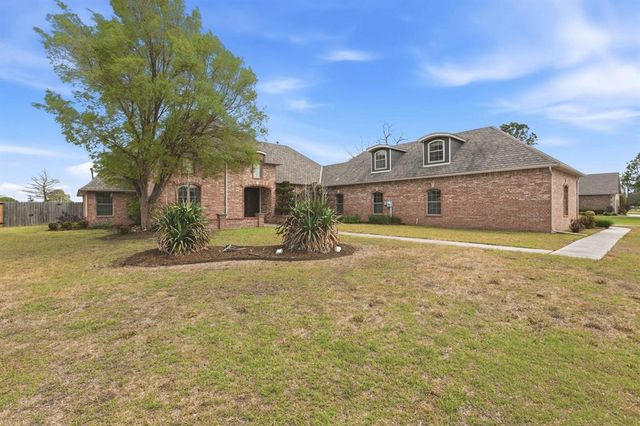 4100 Hidden Lake Circle, Moore, OK 73160