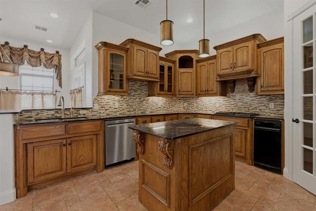 4100 Hidden Lake Circle, Moore, OK 73160