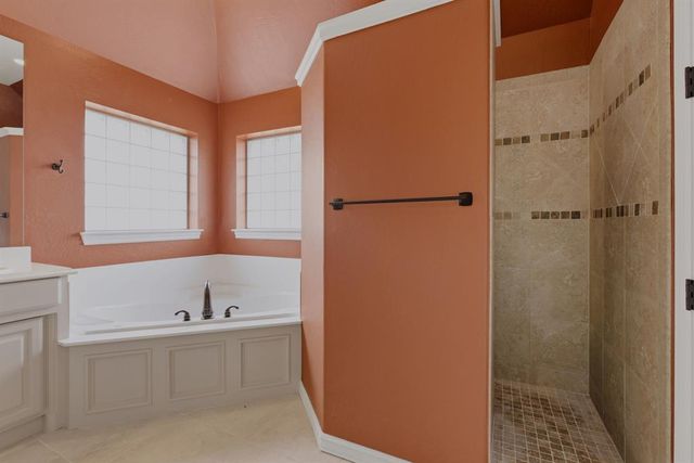 4100 Hidden Lake Circle, Moore, OK 73160