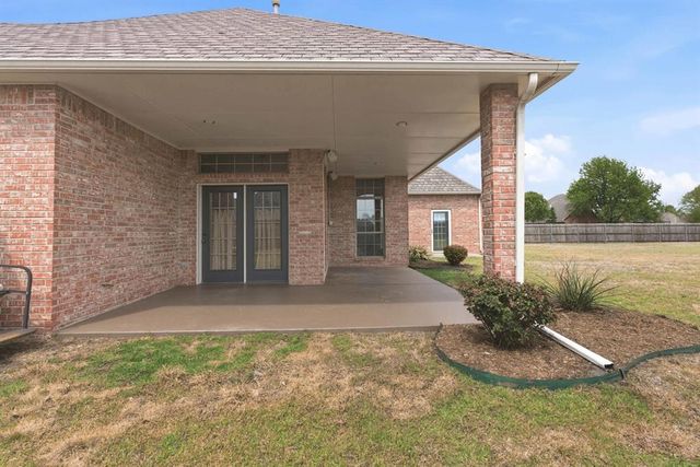 4100 Hidden Lake Circle, Moore, OK 73160