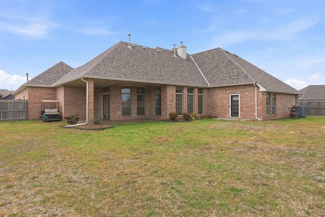 4100 Hidden Lake Circle, Moore, OK 73160