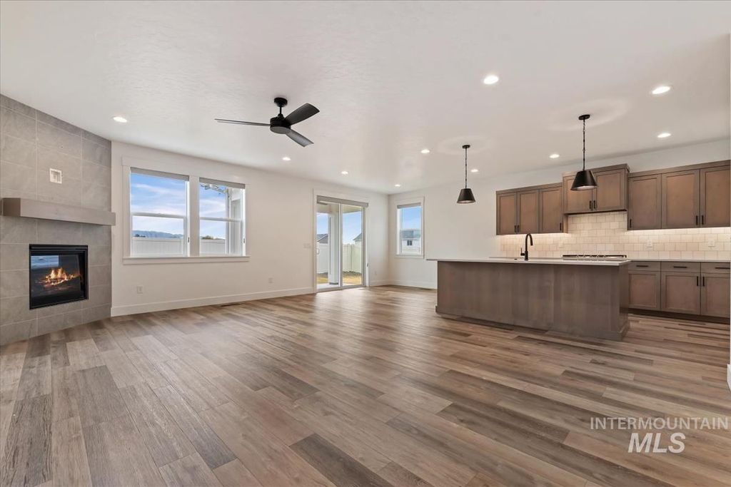 698 N Morning Glory Ave, Eagle, ID 83616 photo 4