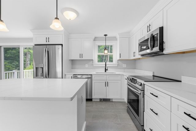 159 Walnut St, Halifax, MA 02338