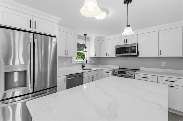 159 Walnut St, Halifax, MA 02338