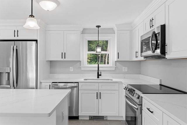 159 Walnut St, Halifax, MA 02338
