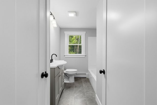 159 Walnut St, Halifax, MA 02338