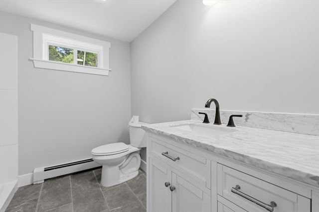 159 Walnut St, Halifax, MA 02338