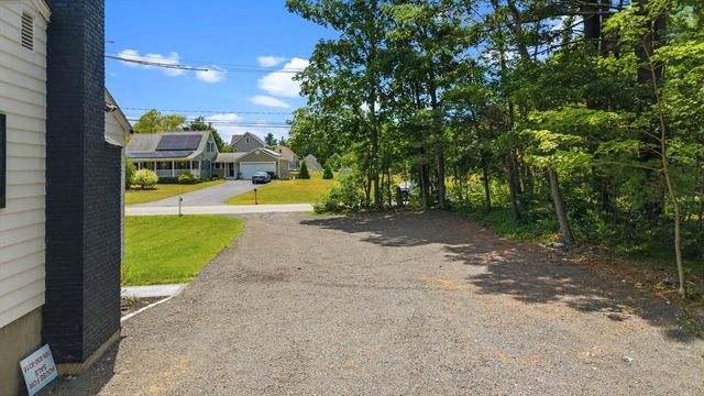 159 Walnut St, Halifax, MA 02338