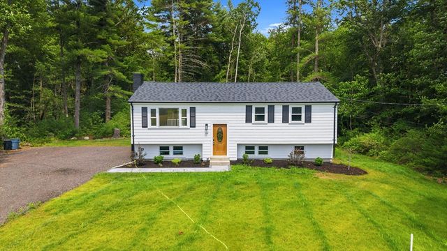 159 Walnut St, Halifax, MA 02338