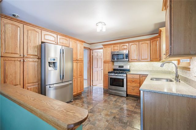 108 Bradford Road, Henrietta, NY 14534