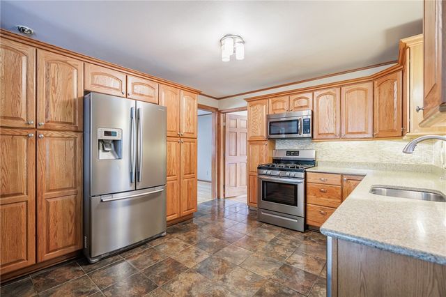 108 Bradford Road, Henrietta, NY 14534