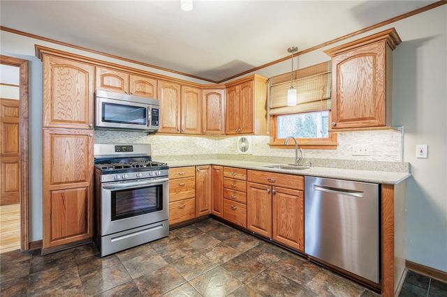 108 Bradford Road, Henrietta, NY 14534