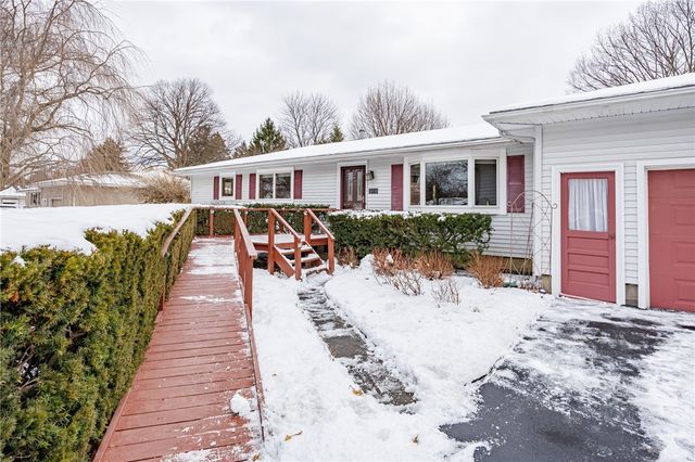 108 Bradford Road, Henrietta, NY 14534