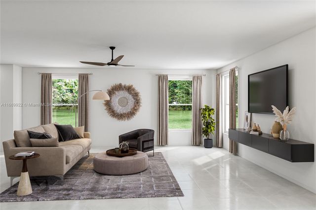 15601 SW 280 St 5, Miami, FL 33031