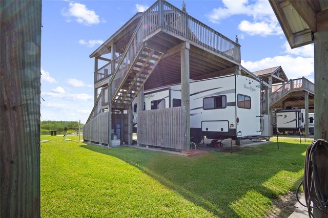 1352 Van Sant, Gilchrist, TX 77617