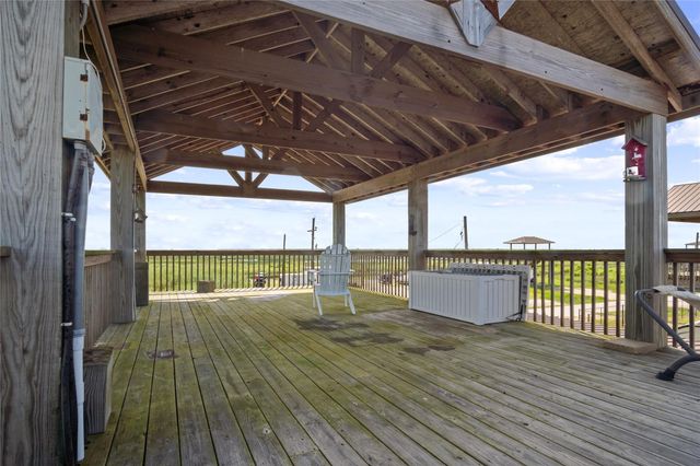 1352 Van Sant, Gilchrist, TX 77617