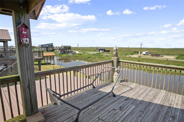 1352 Van Sant, Gilchrist, TX 77617