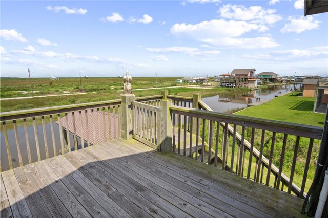 1352 Van Sant, Gilchrist, TX 77617