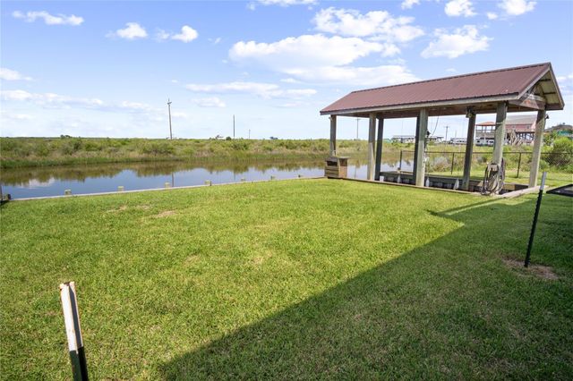 1352 Van Sant, Gilchrist, TX 77617