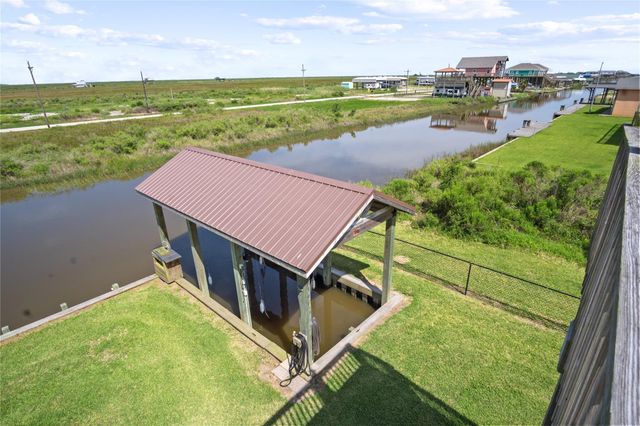 1352 Van Sant, Gilchrist, TX 77617