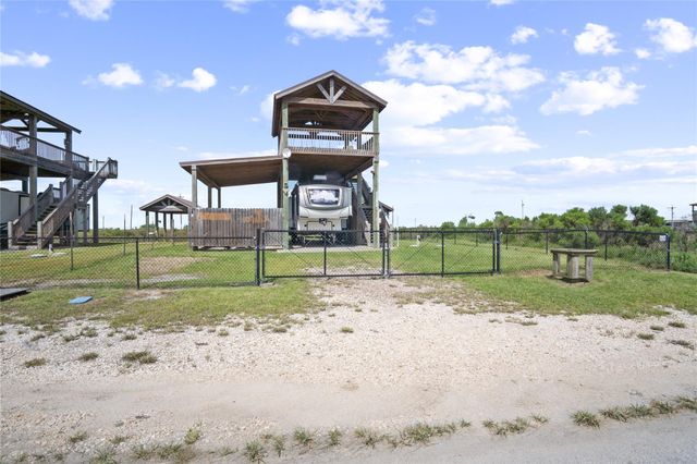 1352 Van Sant, Gilchrist, TX 77617