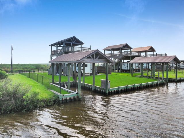 1352 Van Sant, Gilchrist, TX 77617