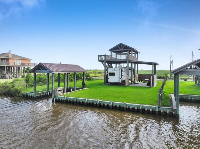 1352 Van Sant, Gilchrist, TX 77617