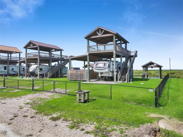 1352 Van Sant, Gilchrist, TX 77617