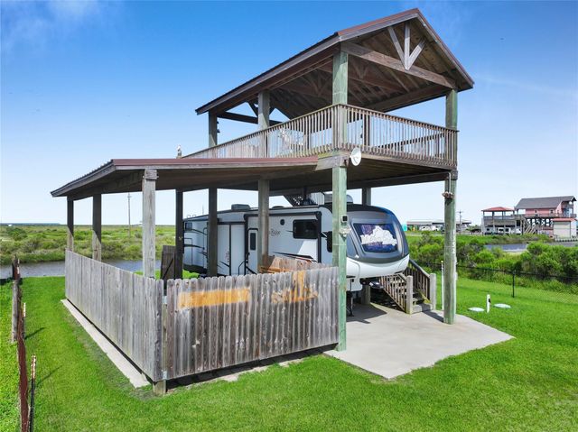 1352 Van Sant, Gilchrist, TX 77617