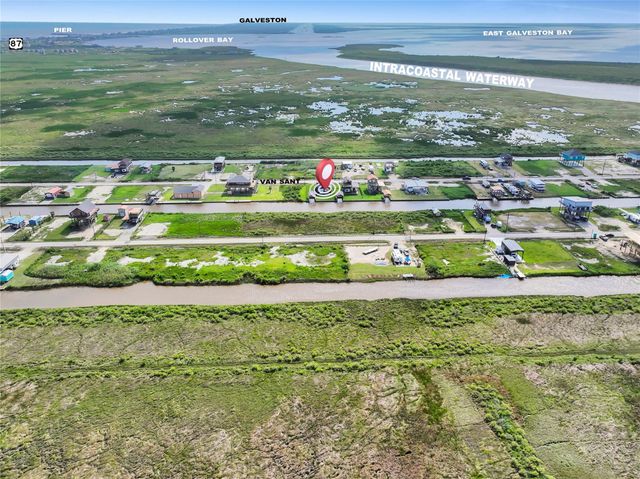 1352 Van Sant, Gilchrist, TX 77617