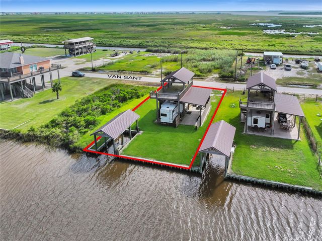 1352 Van Sant, Gilchrist, TX 77617