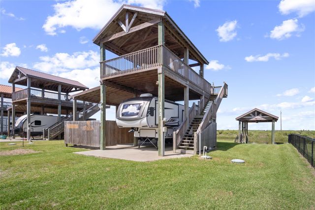 1352 Van Sant, Gilchrist, TX 77617