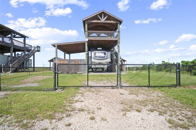 1352 Van Sant, Gilchrist, TX 77617