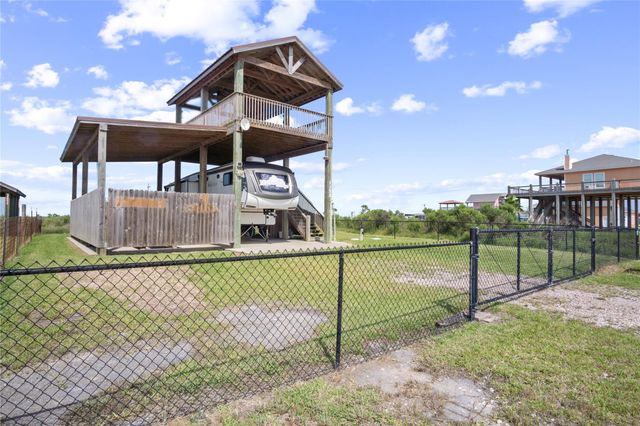 1352 Van Sant, Gilchrist, TX 77617