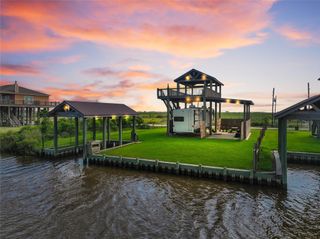 1352 Van Sant, Gilchrist, TX 77617