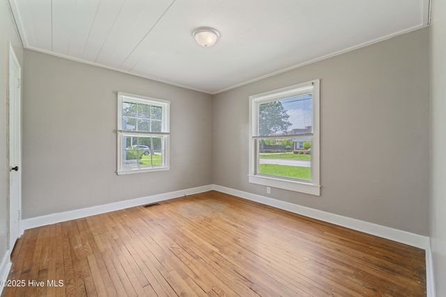 124 W Bayshore Boulevard, Jacksonville, NC 28540