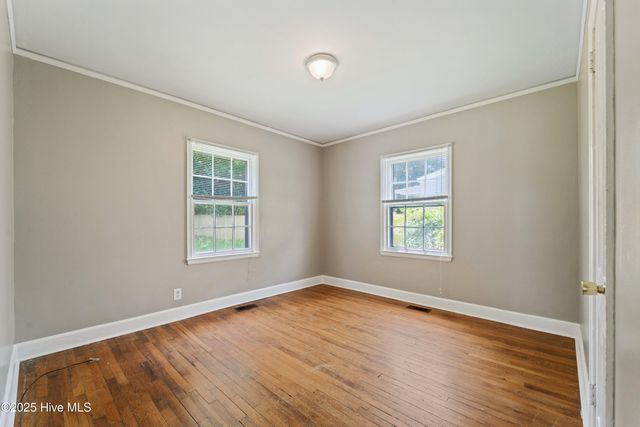 124 W Bayshore Boulevard, Jacksonville, NC 28540