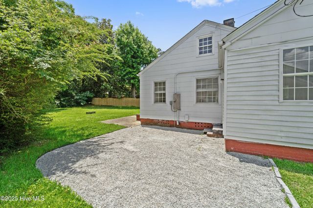 124 W Bayshore Boulevard, Jacksonville, NC 28540