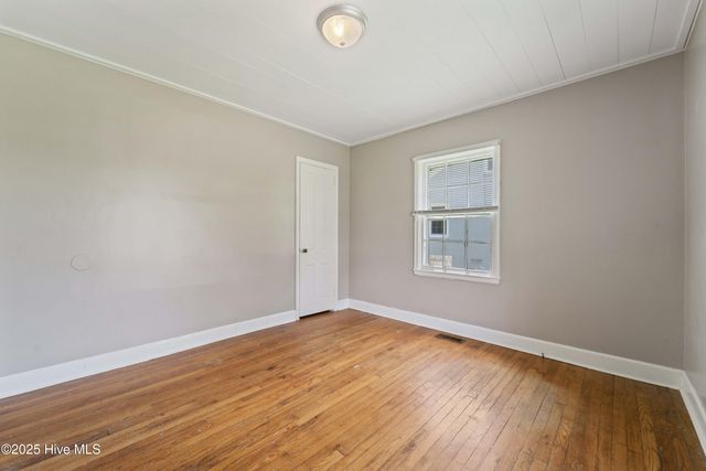 124 W Bayshore Boulevard, Jacksonville, NC 28540