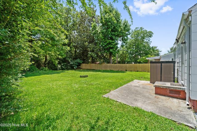 124 W Bayshore Boulevard, Jacksonville, NC 28540