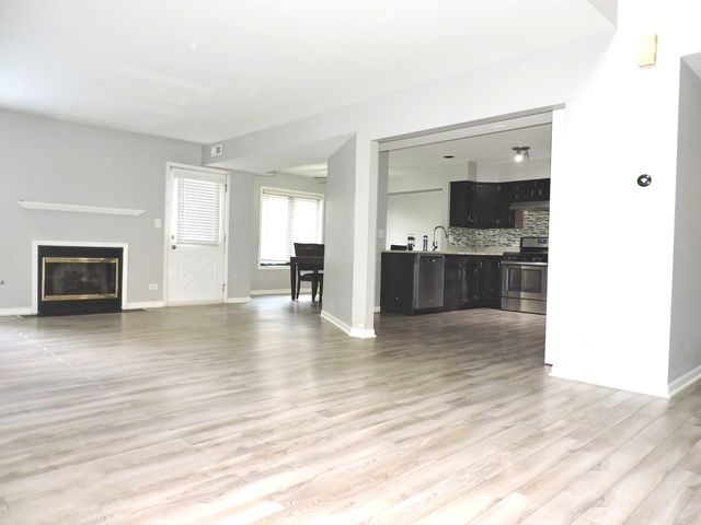 245 CARLISLE Avenue, Westmont, IL 60559