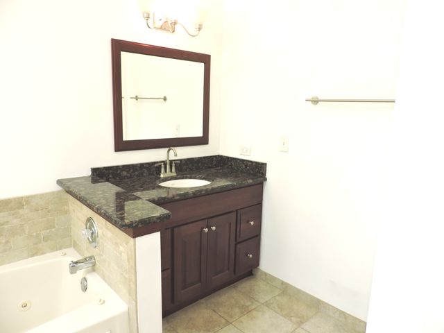 245 CARLISLE Avenue, Westmont, IL 60559