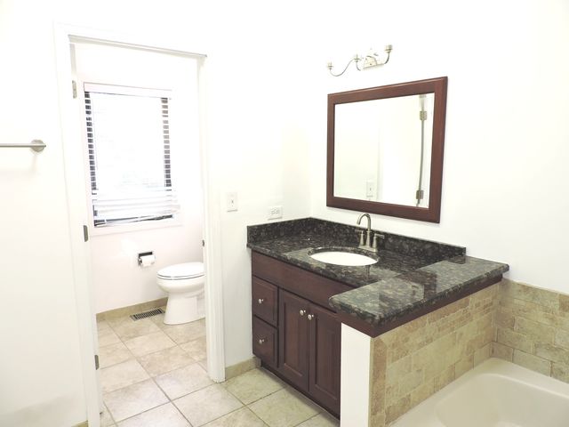 245 CARLISLE Avenue, Westmont, IL 60559